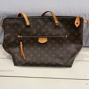 Louis Vuitton Iena MM